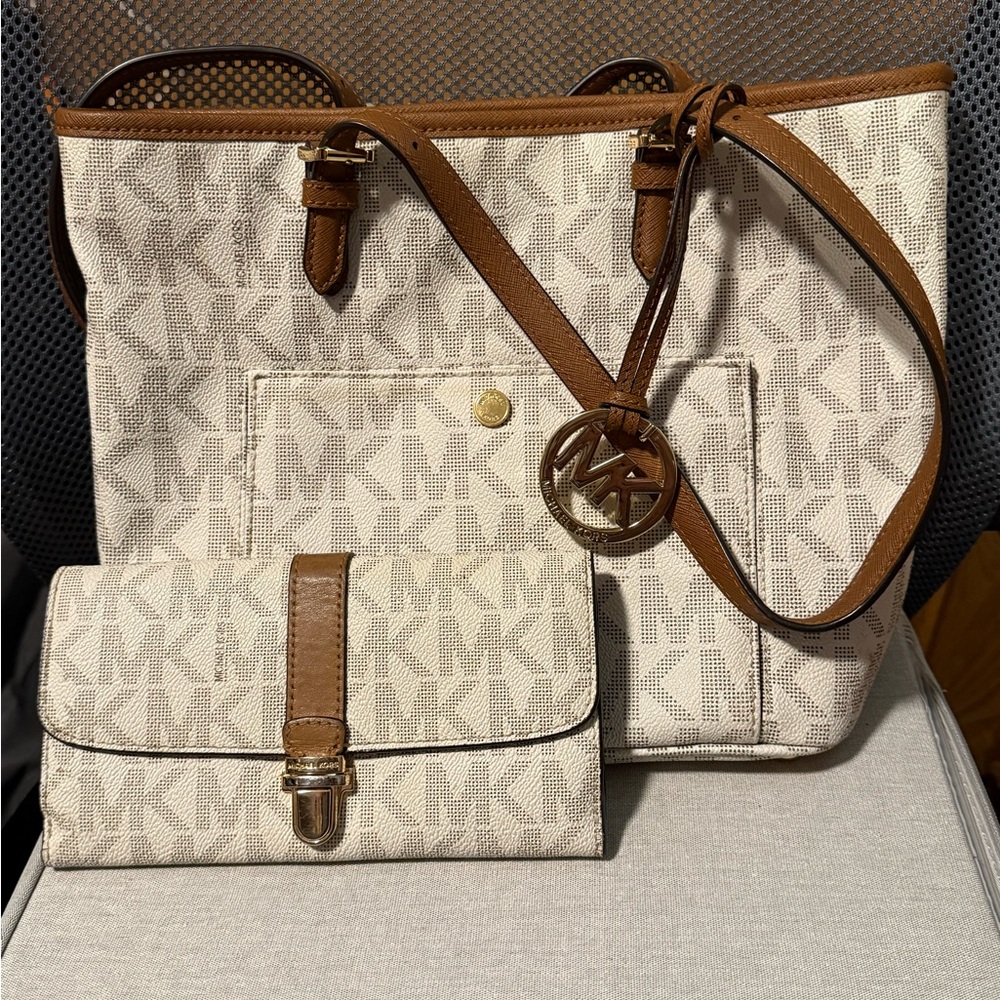 Michael Kors Cream and Brown Signature Tote Set